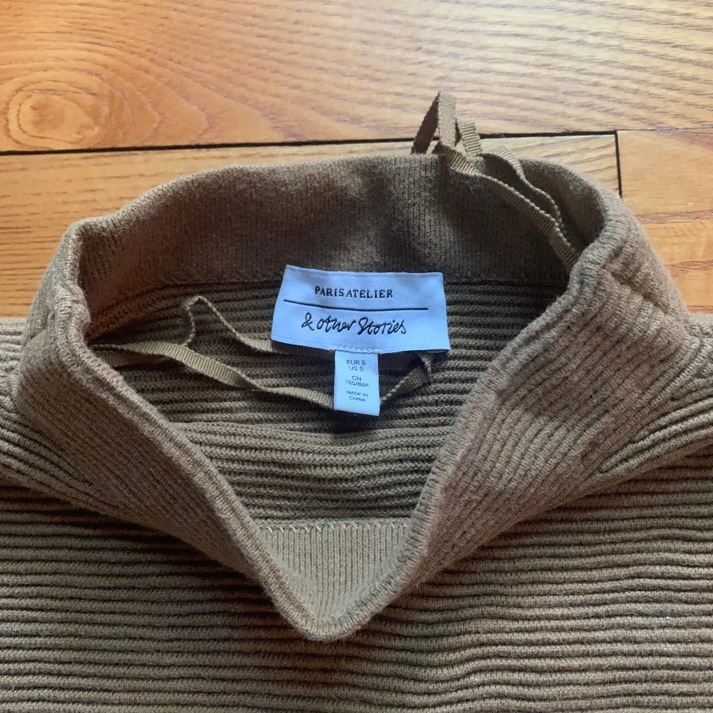 & Other Stories Tan Ribbed Cropped Mockneck Small